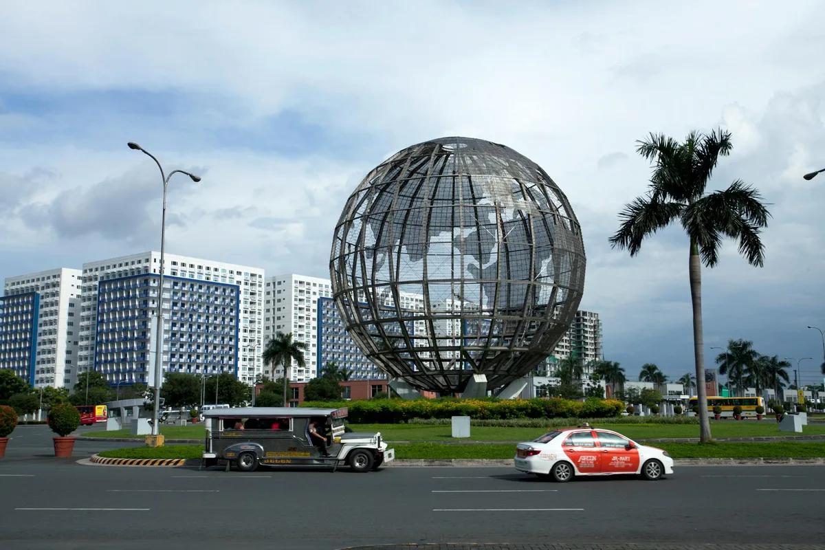 Google Ads location targeting settings with Philippines selected and Metro Manila added as a priority location