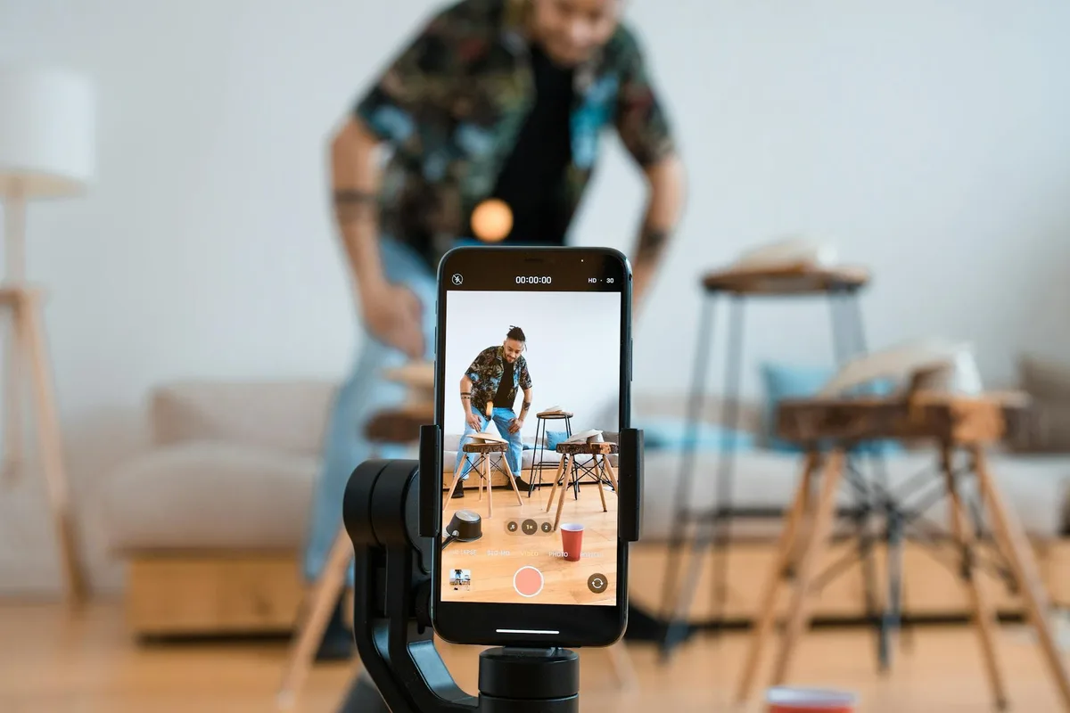 TikTok Ads Manager campaign creation screen showing Vietnamese seller setting up their first ecommerce campaign with VND budget